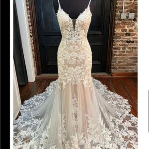 Elegant Lace Bridal Gown
